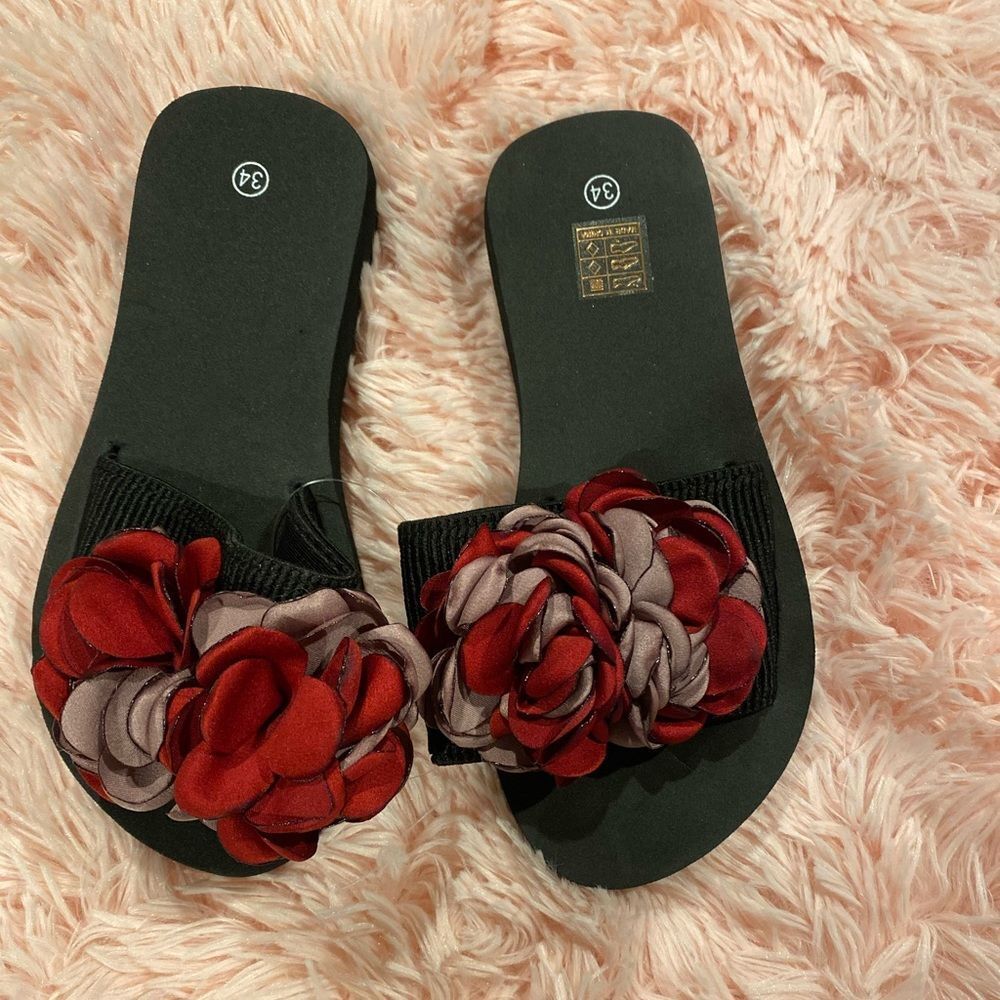 Floral Rosette Slide Sandals EU 34 US Womens 4 / Girls 3 Red Black Platform Slid